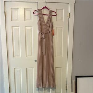 Elegant V-Neck Pleated Maxi Dress in Blush